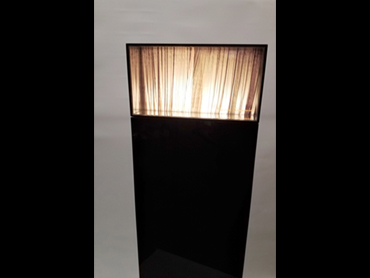 Δημιουργία κατασκευής προβολής έργου με βάθρο από μαύρο plexiglass με LED φωτισμό και Duratrans εκτύπωση για την εικαστικό Α. Σωτηροπούλου 1